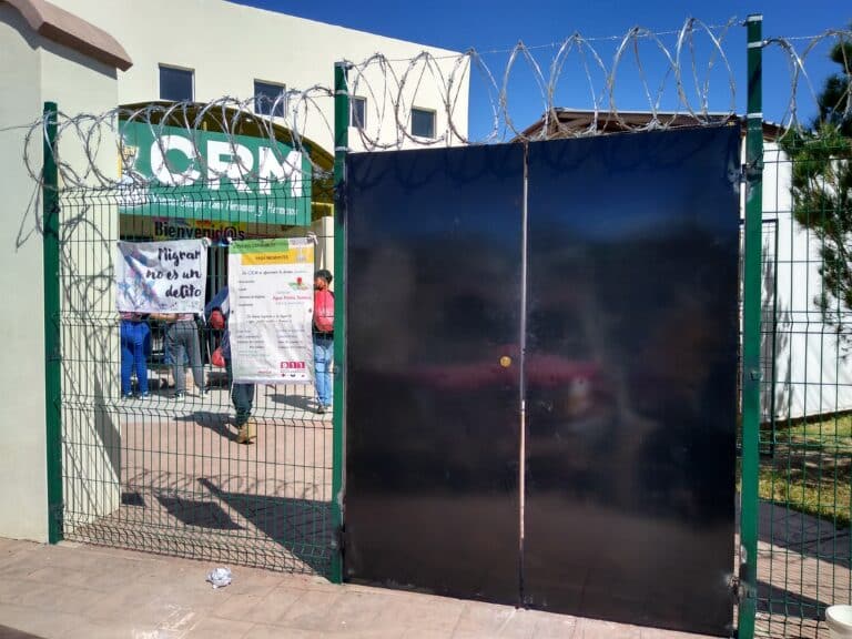 La militarización de la Guardia Nacional se evidencia a través de las nuevas medidas de seguridad en el CRM donde se han instalado nuevas puertas y alambre de púas.